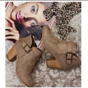 CLOSEOUT- Tan Heel Bootie Boots